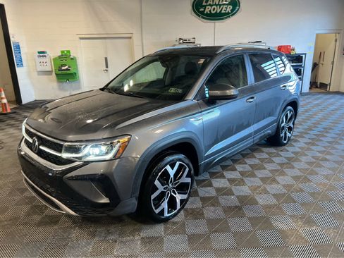 Used 2022 Volkswagen Taos SEL w/ Panoramic Sunroof Package image 3