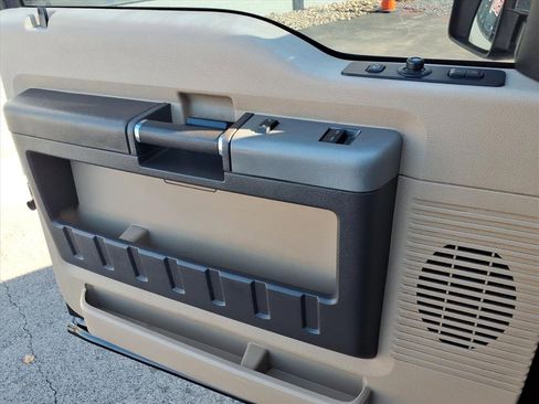 Used 2014 Ford F250 Lariat w/ Chrome Package image 11