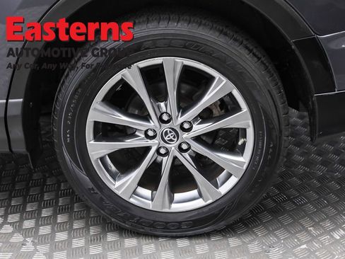 Used 2018 Toyota RAV4 Limited image 8