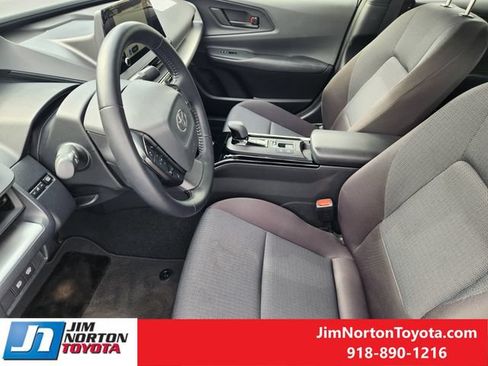 Used 2025 Toyota Prius LE FWD image 14