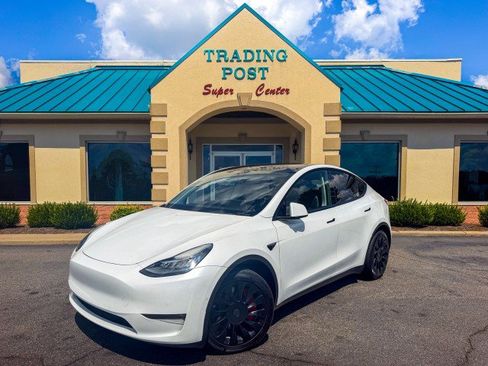 Used 2021 Tesla Model Y Long Range AWD/4WD image 2