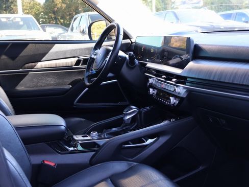 Used 2023 Kia Telluride EX w/ EX Captain's Chair Package image 43