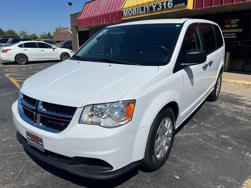 Used 2020 Dodge Grand Caravan SE w/ UConnect Hands-Free Group FWD image 6