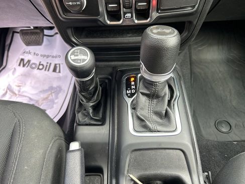 Used 2021 Jeep Wrangler Unlimited Sport image 22