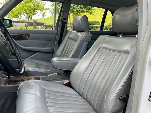 Used 1987 Mercedes-Benz 560 SEL image 21