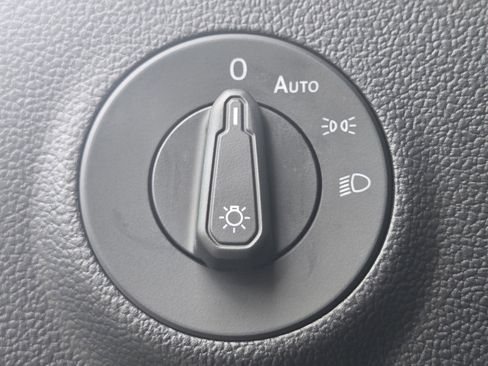 Used 2024 Volkswagen Taos SE image 19