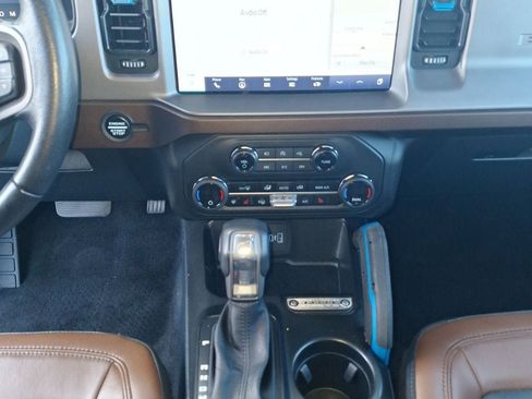 Used 2023 Ford Bronco Outer Banks w/ Sasquatch Package AWD/4WD image 14
