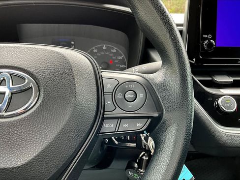 Used 2023 Toyota Corolla LE image 24