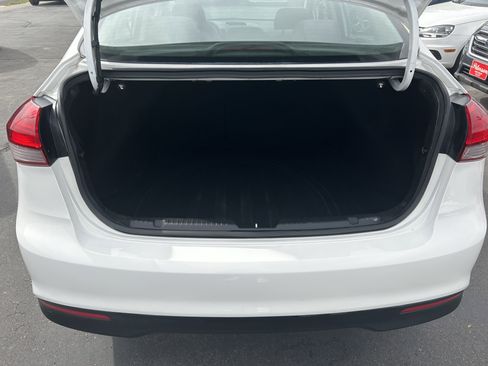 Used 2017 Kia Forte LX image 9