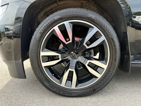 Used 2018 Chevrolet Tahoe Premier w/ RST 6.2L Performance Edition AWD/4WD image 11