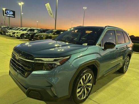 Used 2025 Subaru Forester Touring image 3