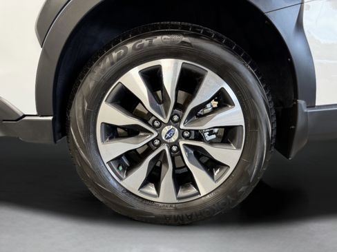 Used 2025 Subaru Outback Limited w/ Popular Package #2 AWD/4WD image 43