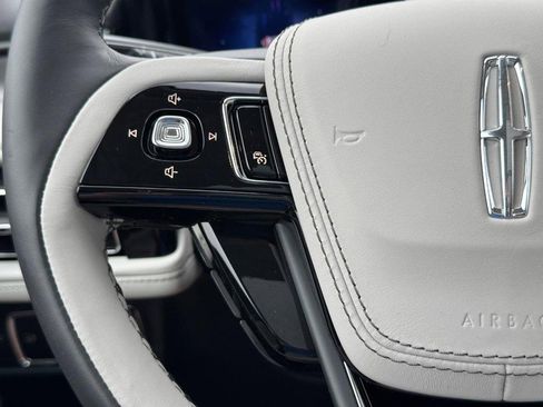 New 2025 Lincoln Aviator AWD w/ Equipment Group 101A image 21
