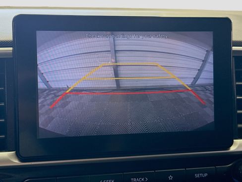 Used 2022 Hyundai Venue SEL image 21