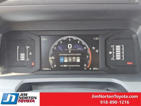 Used 2025 Toyota 4Runner SR5 AWD/4WD image 17