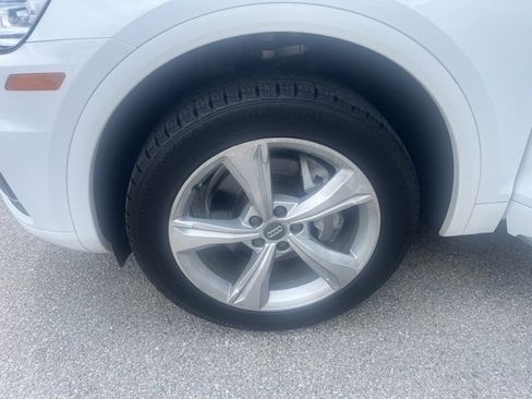 Used 2020 Audi Q5 2.0T Premium w/ Convenience Package image 11