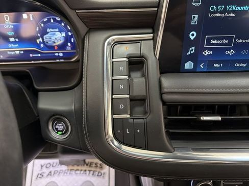 Used 2022 Chevrolet Tahoe Z71 w/ Luxury Package AWD/4WD image 20