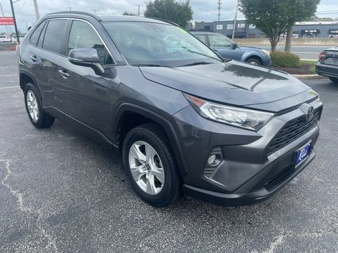 Used 2021 Toyota RAV4 XLE AWD/4WD image 3