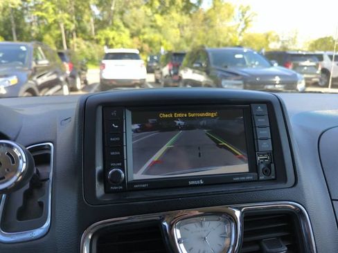 Used 2016 Chrysler Town & Country Touring w/ Driver Convenience Group FWD image 42