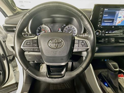 Used 2022 Toyota Highlander Limited FWD image 15