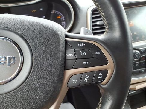Used 2015 Jeep Grand Cherokee Overland w/ Advanced Technology Group AWD/4WD image 19