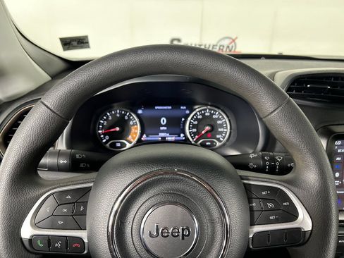 Used 2023 Jeep Renegade Latitude AWD/4WD image 13