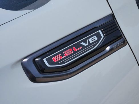 Used 2024 GMC Sierra 1500 AT4 w/ Technology Package AWD/4WD image 12