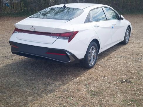 New 2026 Hyundai Elantra SE FWD image 5