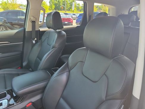 Certified 2025 Kia Telluride LX FWD image 17