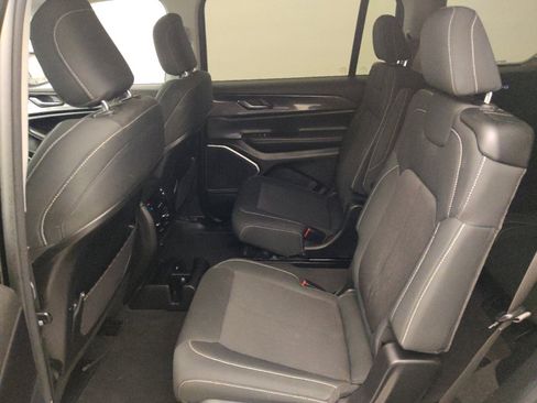Used 2021 Jeep Grand Cherokee L Laredo w/ Luxury Tech Group I AWD/4WD image 18
