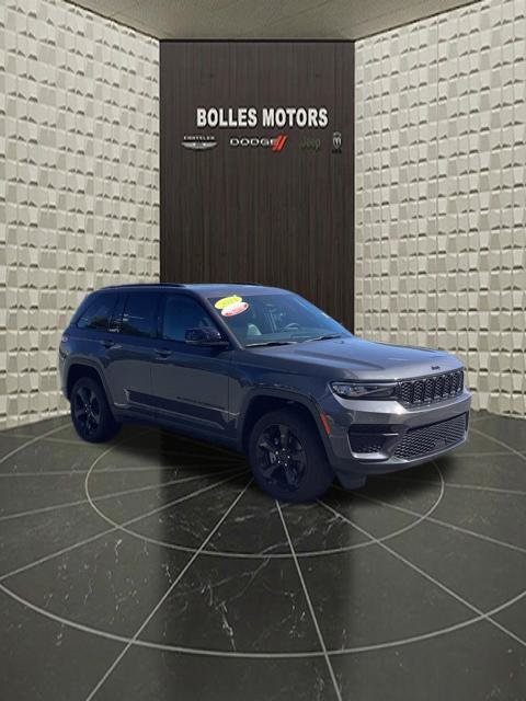 Certified 2024 Jeep Grand Cherokee Altitude AWD/4WD image 2
