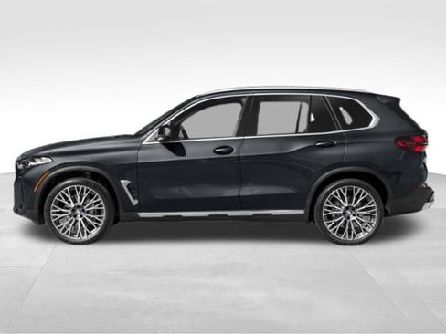 Used 2024 BMW X5 xDrive40i w/ M Sport Package image 3