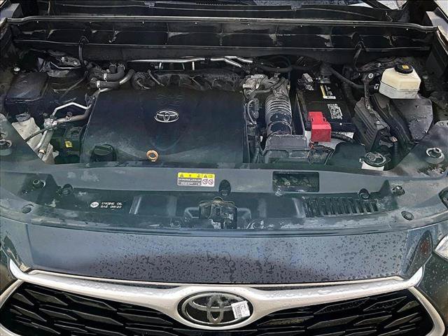 Used 2020 Toyota Highlander L FWD image 11