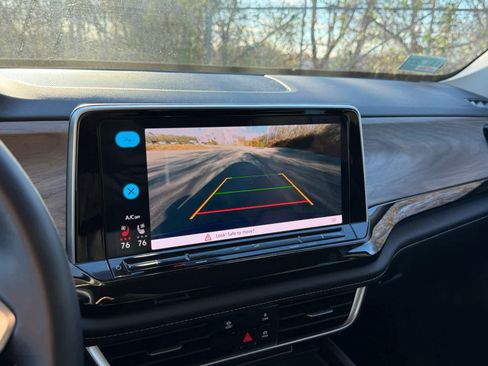 Used 2025 Volkswagen Atlas SE image 28