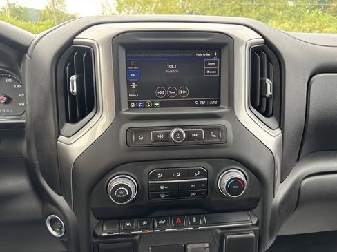 Used 2024 Chevrolet Silverado 1500 Custom image 18