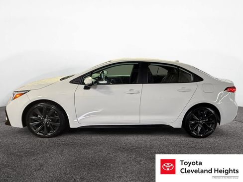 Certified 2025 Toyota Corolla SE image 3