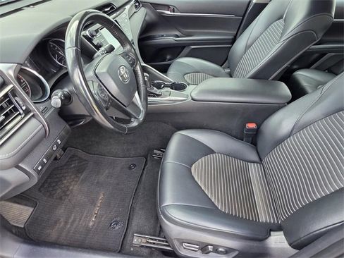 Used 2020 Toyota Camry SE image 6