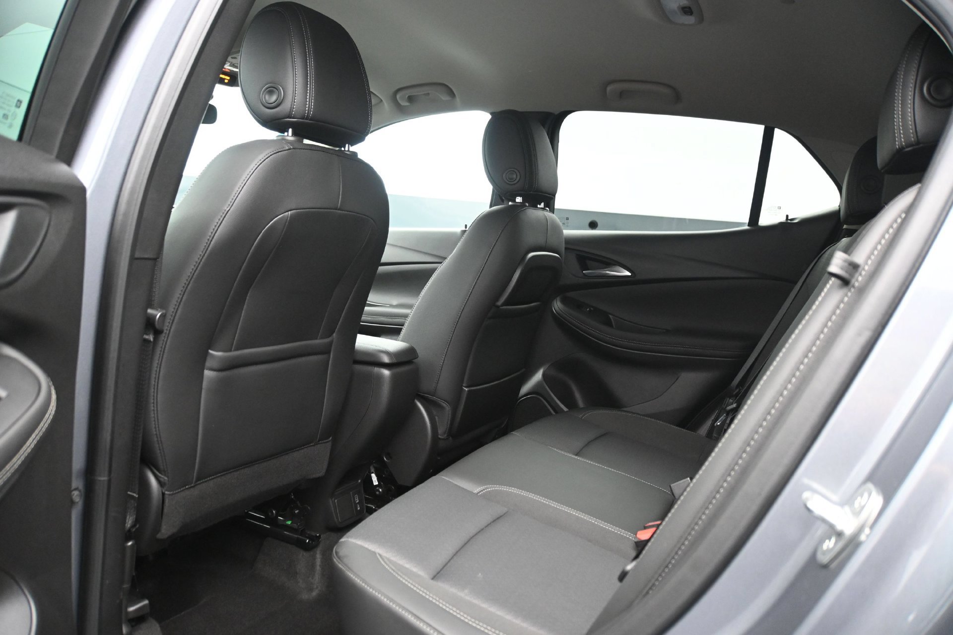 Used 2021 Buick Encore GX Preferred w/ Cold Weather Comfort Package AWD/4WD image 16