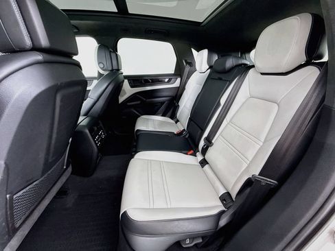 Certified 2025 Porsche Cayenne GTS AWD/4WD image 24