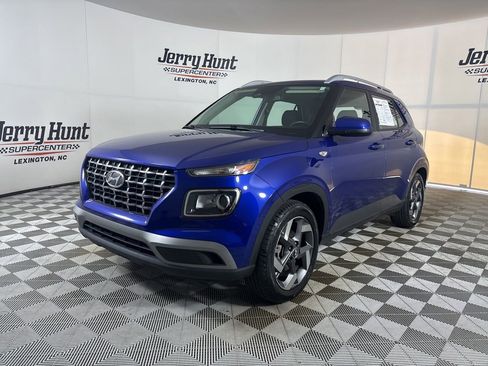 Used 2023 Hyundai Venue SEL FWD image 1
