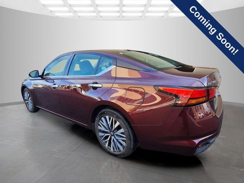Used 2024 Nissan Altima 2.5 SV FWD image 5