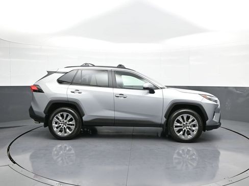 Certified 2025 Toyota RAV4 XLE Premium image 5