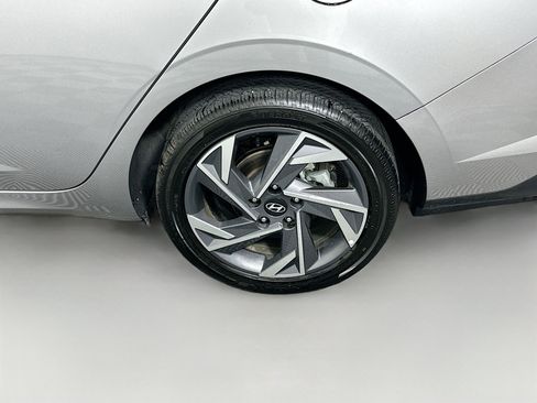 Used 2025 Hyundai Elantra SEL FWD image 11