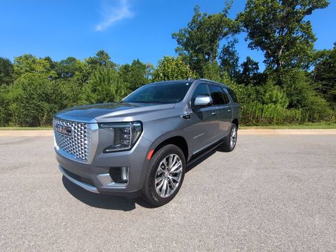 Used 2021 GMC Yukon Denali w/ Denali Ultimate Package AWD/4WD image 3