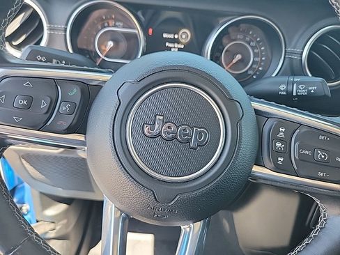 Used 2020 Jeep Gladiator Overland image 26