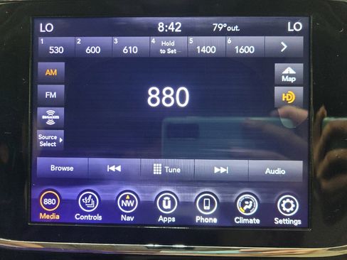 Used 2020 Jeep Grand Cherokee Limited AWD/4WD image 25
