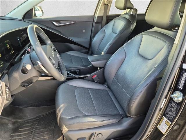 Used 2023 Kia Niro SX Touring FWD image 12
