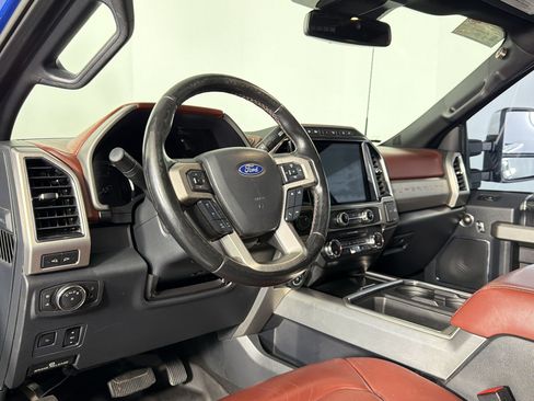 Used 2022 Ford F350 Platinum AWD/4WD image 3