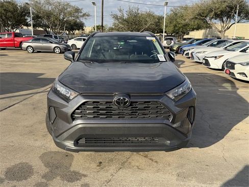 Used 2021 Toyota RAV4 LE image 2