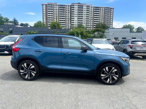 Used 2023 Volvo XC40 B5 Plus w/ Protection Package Premier AWD/4WD image 7